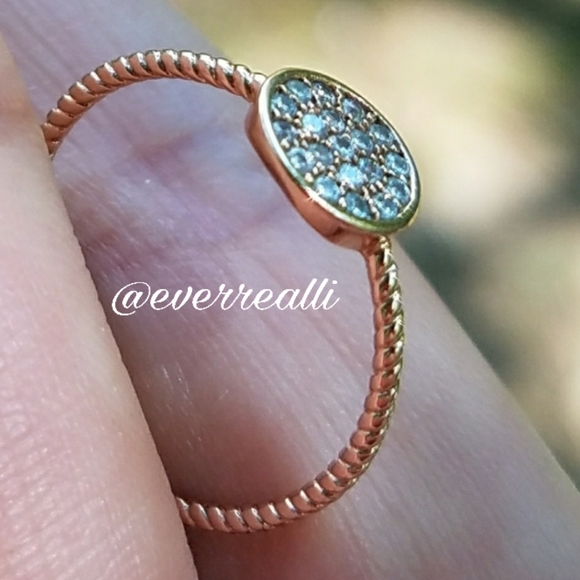 HP🌸Delicate Rose Gold Disc Circle Pave Ring - Picture 4 of 7